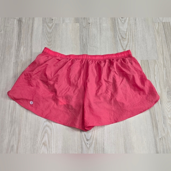 Lululemon Dolphin-Hem MR Run Short 3"" Desert Red Size L NWT - Picture 5 of 7
